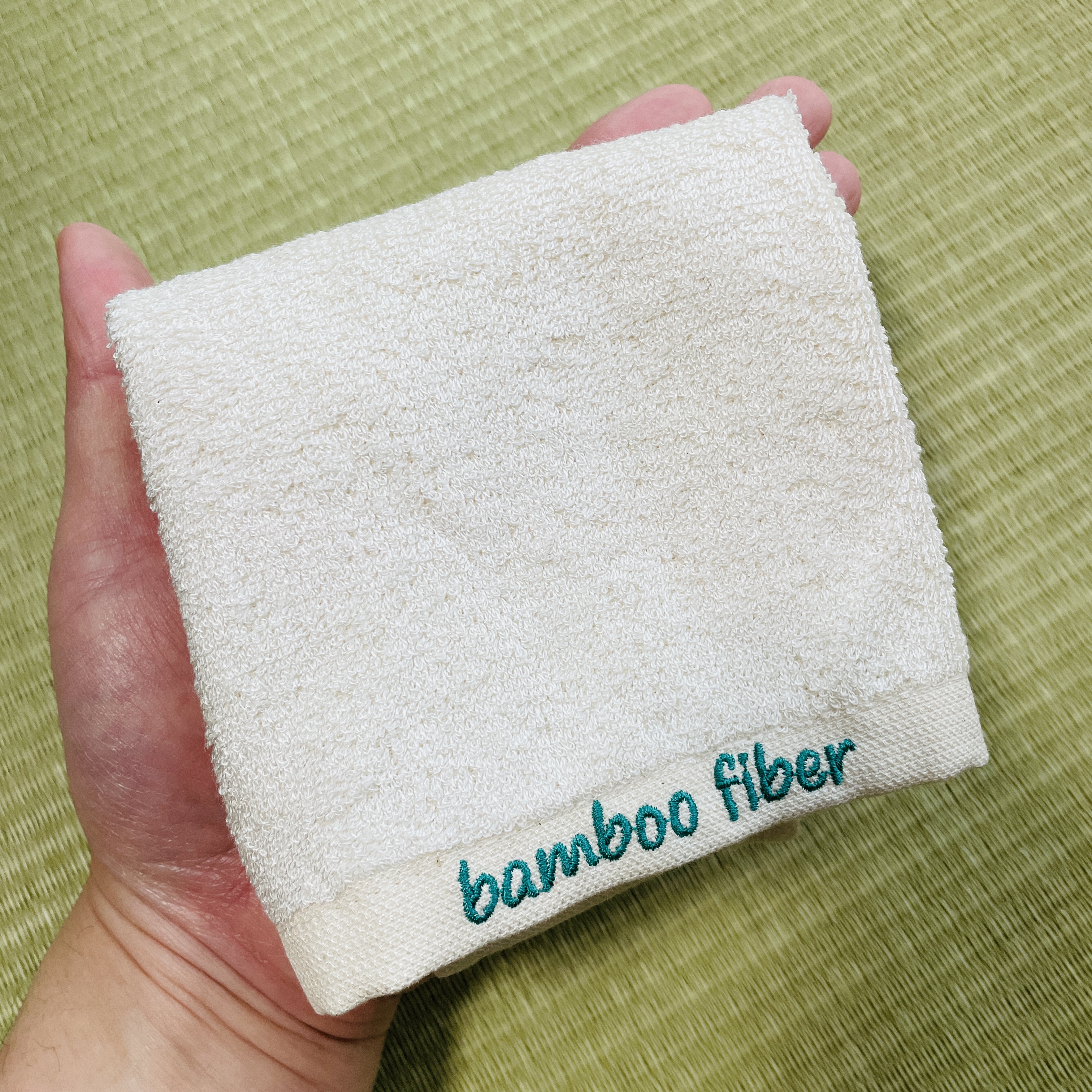 竹ハンドタオル — bamboo fiber刺繍・コンパクトサイズ